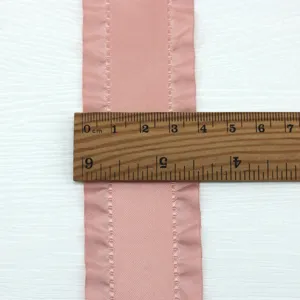 Nastro con volant rosa largo 4 cm per confezioni regalo, composizioni floreali e decorazioni.