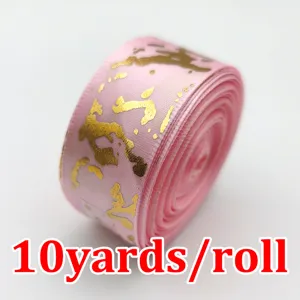 Nastro di raso rosa con motivo marmo dorato per confezione regalo e decorazione floreale.