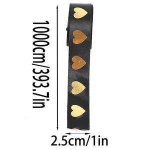 Zwart satijnen lint met goudkleurige hartjesprint, 2,5 cm breed en 1000 cm lang voor geschenken.