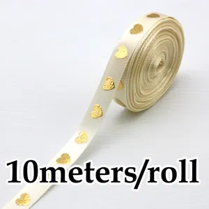 Nastro di raso beige stampato con cuore in foglia d'oro larghezza 1cm 10 metri per rotolo regalo.