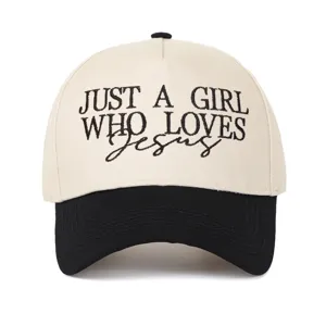 Casquette de baseball bicolore avec broderie texte JUST A GIRL WHO LOVES Jesus