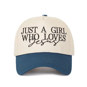 Casquette de style trucker brodée beige et bleue avec texte Just A Girl Who Loves Jesus