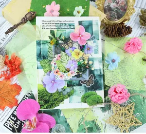 Gedetailleerd overzicht van art junk journal achtergrondpapier en droogbloemen set.