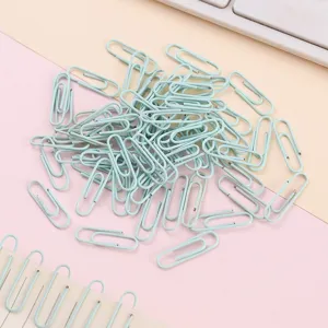 Groene kunststof gecoate paperclips detailweergave kantoor stationery bladwijzers