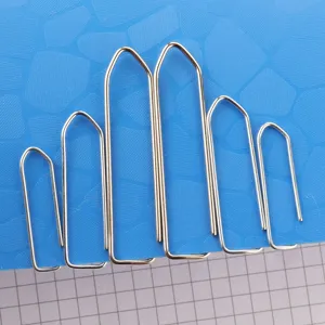Metalen paperclips set, verschillende maten, duurzame documentclips voor op kantoor.