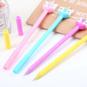Lot de quatre stylos gel colorés avec de mignons embouts licorne 3D pour l'école