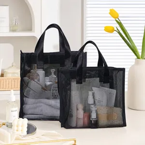 Gedetailleerd overzicht van zwarte nettassen, draagbare cosmetische opbergtas voor reizen.