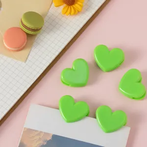 Süße Mini-Herz-Plastikclips für Snackbeutel, Dokumente, Fotos und Lernnotizen verwendet.