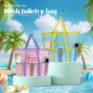 Dettaglio della borsa mare in rete con tasche esterne multiple per accessori e articoli.
