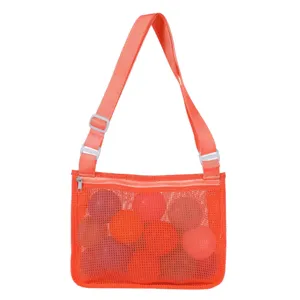 Sac de rangement de jouets de plage en filet pour enfants orange vif avec sangle réglable.