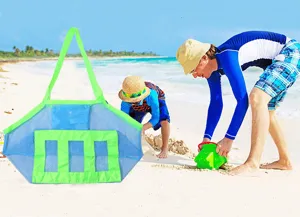 Dettaglio grande borsa mare in rete, borsa giocattoli blu e verde con tasca frontale.