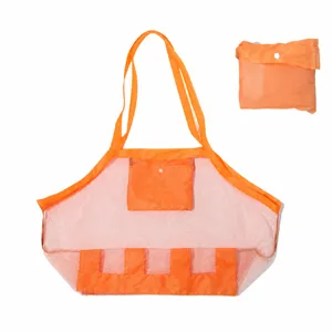 Vista dettagliata della grande borsa da spiaggia in rete, ideale per viaggi e giochi, pieghevole.