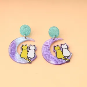 Detalle pendientes de gato luna degradado acrílico, pendientes colgantes moda animal.