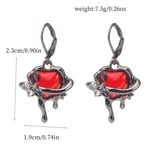 Dunkle gotische rote Herz Ohrringe mit Spinnennetz Design, coole Legierung Ohrhänger für Party.