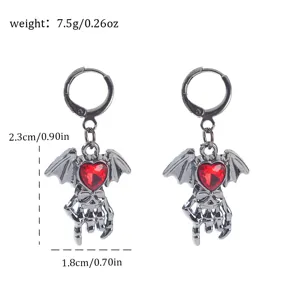 Gotische Punk Skelett Hand Fledermaus Flügel rote Herz Edelstein Ohrringe Damen Schmuck.