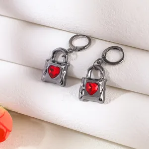 Dunkle Punk Gothic rote Herz Vorhaengeschloss Ohrringe Damen trendiger cooler Schmuck Metall