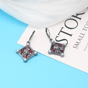 Gotische dunkle quadratische Ohrringe mit rotem Emaille und Perlen, Vintage Schmuck.