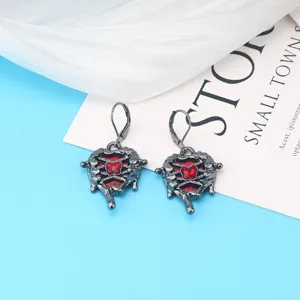 Gothic dunkle schwarze Ohrringe mit rotem Kristall, einzigartiges Spinnennetz Design Party.