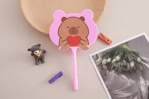 Niedlicher rosa Fächerstift mit Cartoon-Wasserschwein und Herz, Schreibwaren für Kinder.