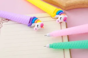 Gedetailleerde weergave van pastelkleurige eenhoorn-ijsjesgelpennen op gelinieerd papier