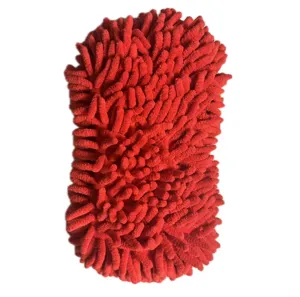 Rote Chenille Autowaschschwamm Detail, extrem weiche Mikrofaser Reinigungsflaeche.
