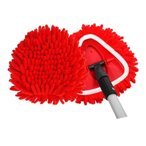 Detalle de repuesto de cabezal de mopa microfibra chenille roja con textura suave.