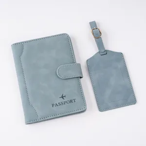 Conjunto de viaje de pasaporte y etiqueta de equipaje de cuero PU azul con cierre magnético.