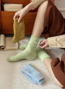 Cozy wool blend speckle mid-tube socks for women, warm winter daily wear knit socks.