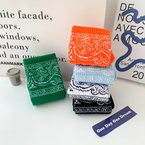 Colorful paisley pattern mid-calf cotton socks, retro streetwear casual sports socks.