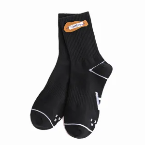 Schwarze mittelhohe Baumwoll-Sportsocken mit Ader Leder-Patch Streetwear Stil Damen Herren