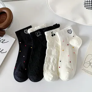 Calzini corti da donna in cotone con motivo a cuore e ciliegia ricamati stile casual carini