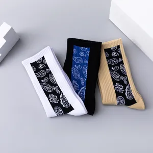 Μοντένες κάλτσες με σχέδιο paisley, άνετες casual κάλτσες για αθλητική και καθημερινή χρήση.