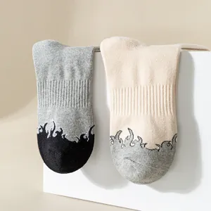 Flame pattern crew socks for men and women, stylish street style cotton casual long socks.