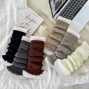 Grove gebreide beenwarmers met destroyed look, gezellige JK stijl winterse laarsmanchetten.