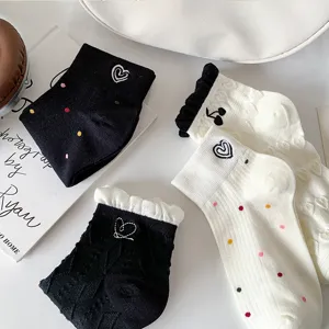 Calzini da donna con ricamo di cuore e ciliegia, calze corte casual comode in cotone.