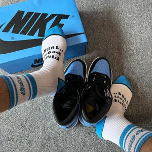 Men's cotton mid-tube socks featuring UNC blue and white design, perfect for street wear and skate.