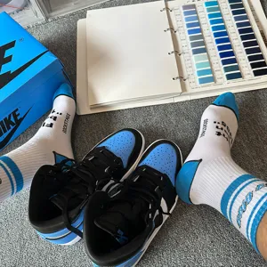 Men's street style cotton mid-tube socks paired with iconic blue sneakers for daily wear.