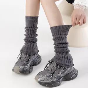 Grof gebreide distressed beenwarmers voor dames, herfst winter gezellige JK-stijl grijze sokken.