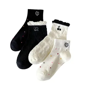 Calzini da donna in cotone con ricamo cuore ciliegia e volant per primavera ed estate.
