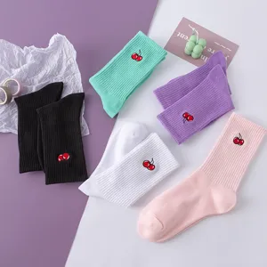 Süße Kirsche bestickte Baumwoll Socken für Damen und Herren, lässige bequeme Strümpfe.