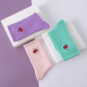 Hübsche gerippte Socken mit süßer Kirschstickerei, weiche Baumwolle für Damen Alltag.
