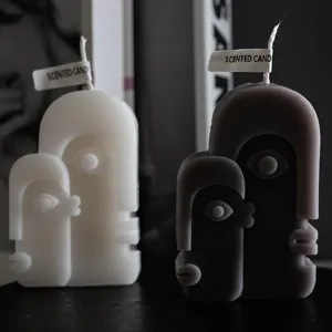 Candela profumata con viso umano astratto, candela in cera dal design geometrico per decorazione.