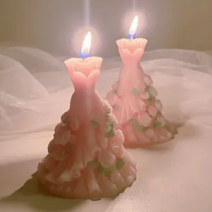 Rosa kleid form duftkerze mit 3d blumen, romantische ästhetische geburtstagsgeschenke für frauen.