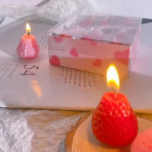 Süße Erdbeer Duftkerze Geschenkbox, romantische Valentinstag Deko und Foto Requisite.