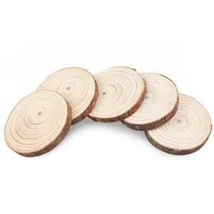 Natural wood slice pad detail shot showing clear tree rings and bark texture, 7-8cm size.