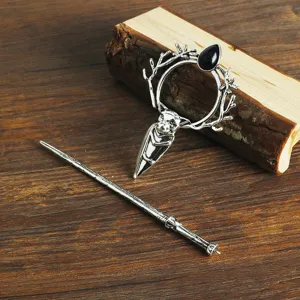 Details of retro Viking bat antler alloy hair stick, perfect for Halloween COS styling.