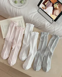 Geraffte Mesh-Wadenstrümpfe für Damen, dünne atmungsaktive Sommer-Ballett-Socken in drei Farben.