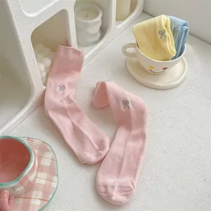 Cute cotton mid-tube socks with sweet bow embroidery, comfortable daily wear and fresh style.