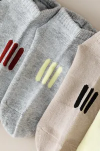 Short mesh socks with trendy three-stripe design, breathable and comfortable for daily wear.