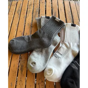 Men's casual cotton mid-calf socks breathable solid color retro style streetwear fashion socks